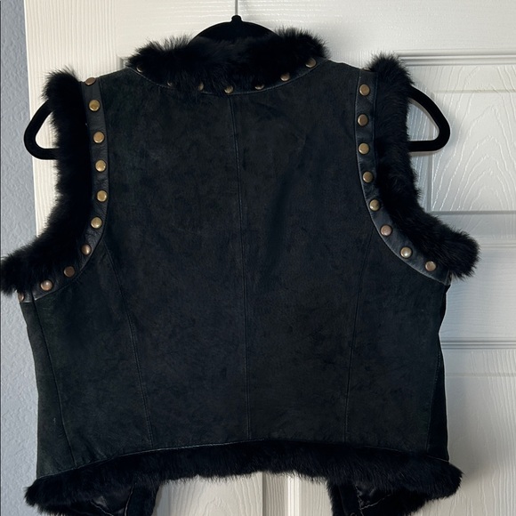 Black leather and rabbit Fur Vest with Stud Accents - Picture 5 of 6